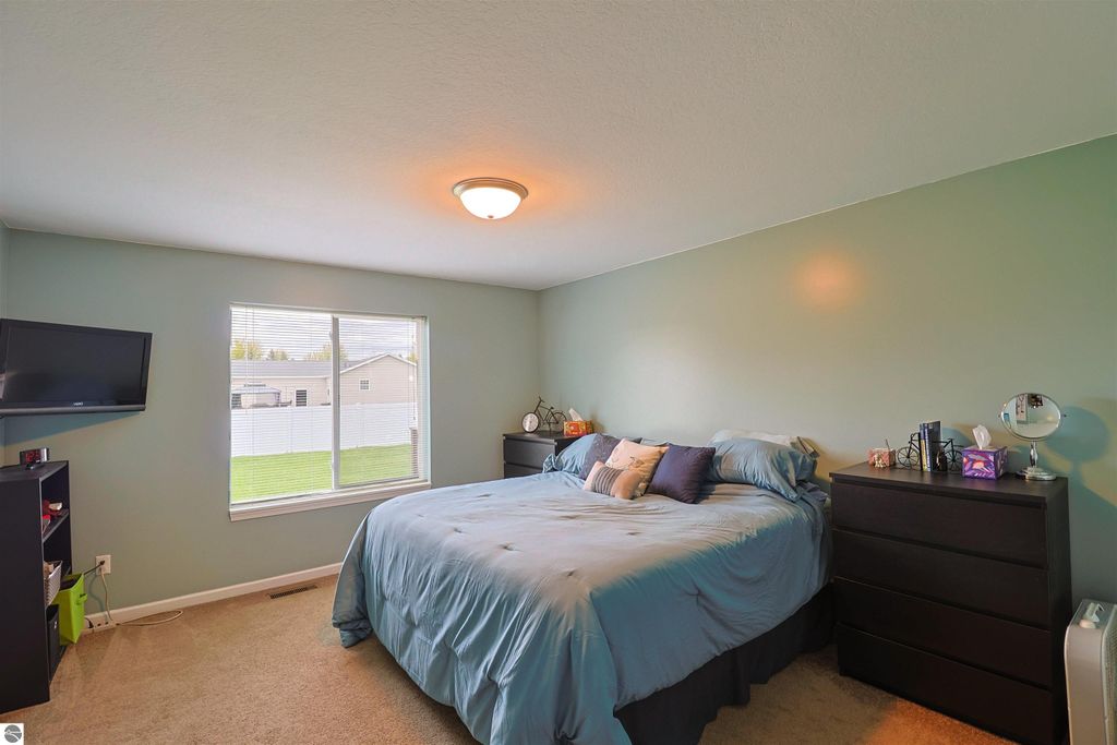 Image 12 of property listing at 1631 Heritage Way, Mt Pleasant, MI 48858