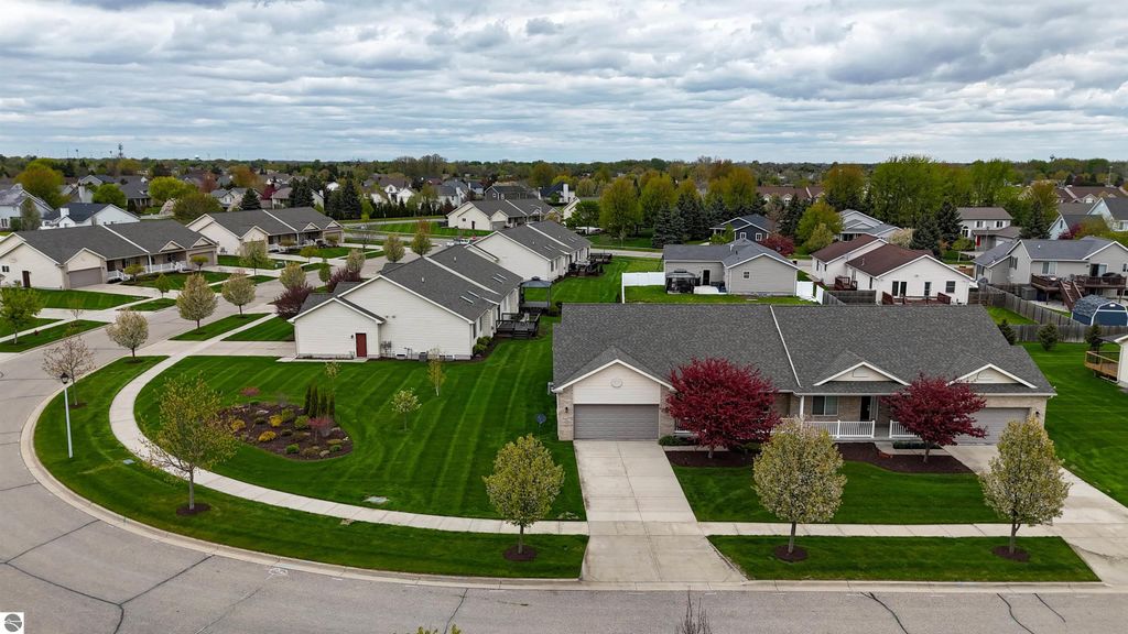 Image 3 of property listing at 1631 Heritage Way, Mt Pleasant, MI 48858