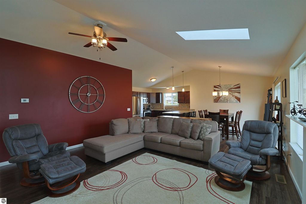 Image 6 of property listing at 1631 Heritage Way, Mt Pleasant, MI 48858