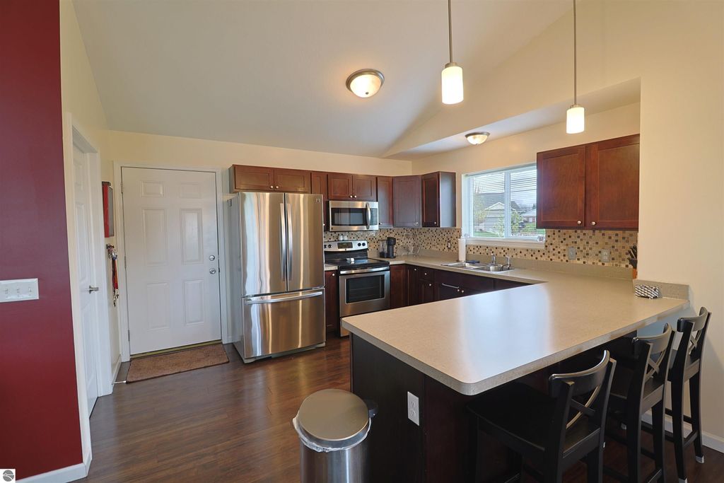 Image 7 of property listing at 1631 Heritage Way, Mt Pleasant, MI 48858