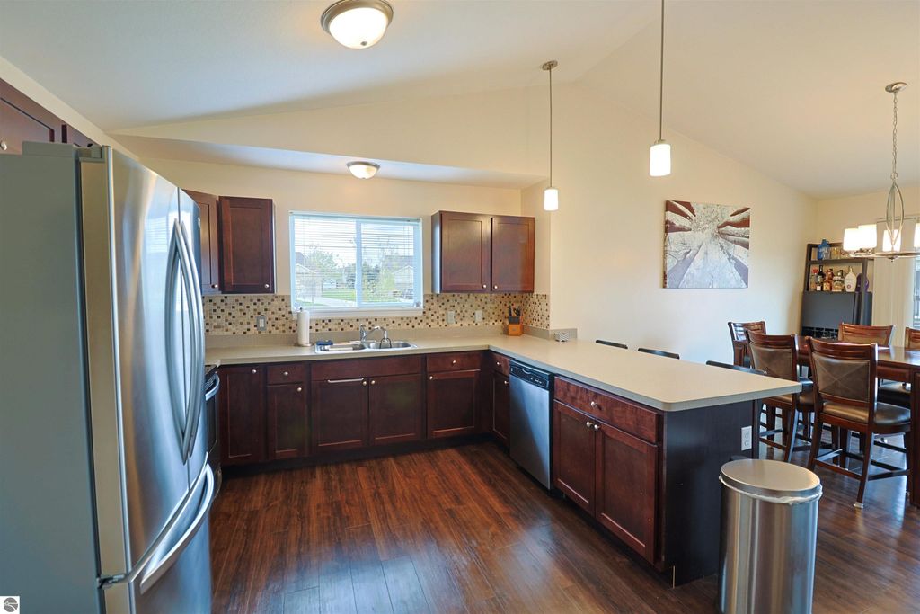 Image 8 of property listing at 1631 Heritage Way, Mt Pleasant, MI 48858