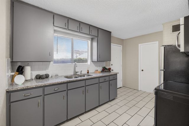 3315 Rogers Avenue, Fort Worth, TX 76109