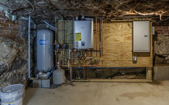 10 Hillside Avenue, Swanzey, NH 03446