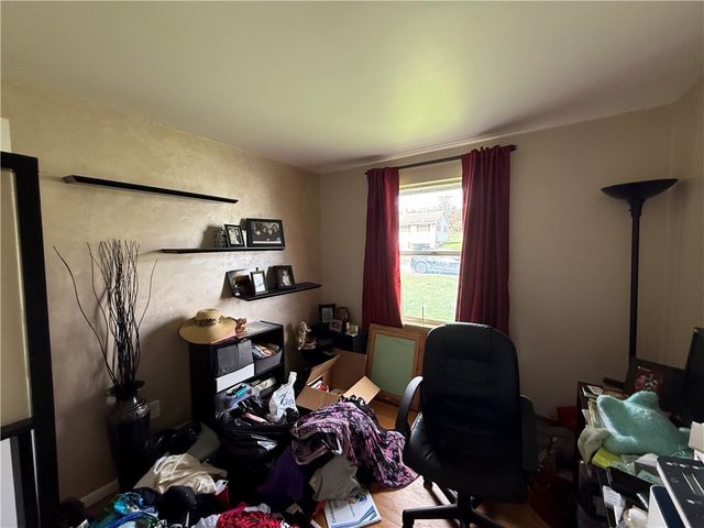111 Forrestdale Dr, Ohioville, PA 15052