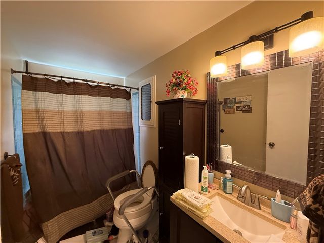111 Forrestdale Dr, Ohioville, PA 15052
