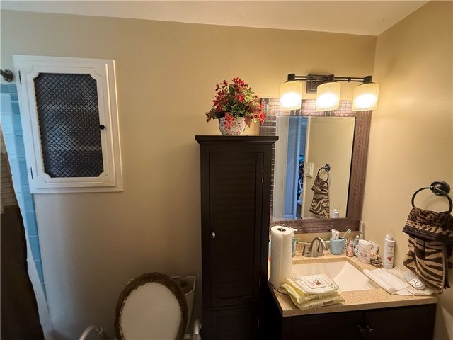 111 Forrestdale Dr, Ohioville, PA 15052
