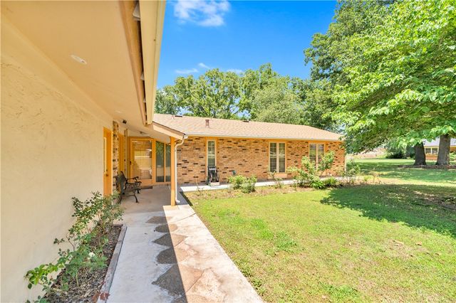 2015 Jefferson, Siloam Springs, AR 72761
