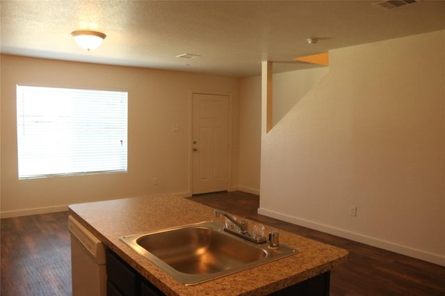 10535 Mills Road 9D, Houston, TX 77070