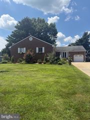 12 HUNTER DR, Newfield, NJ 08344