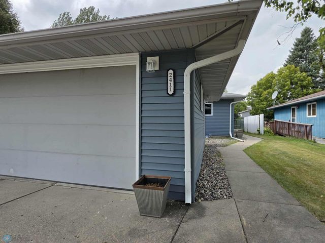 2411 Country Club Parkway, Moorhead, MN 56560