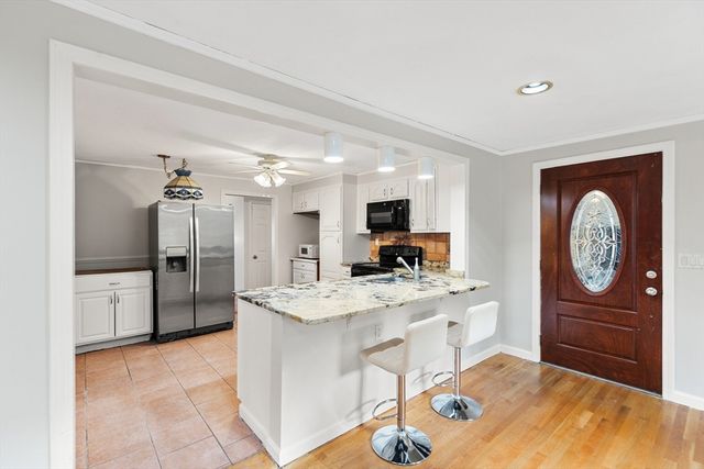 10 Apache Trl, Medford, MA 02155