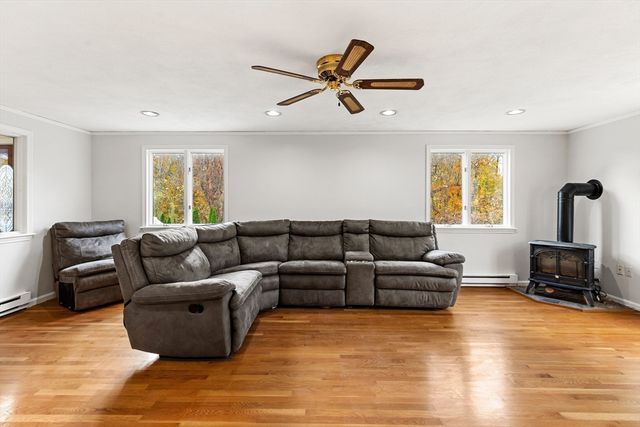 10 Apache Trl, Medford, MA 02155