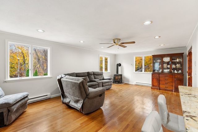 10 Apache Trl, Medford, MA 02155