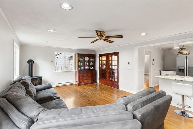 10 Apache Trl, Medford, MA 02155