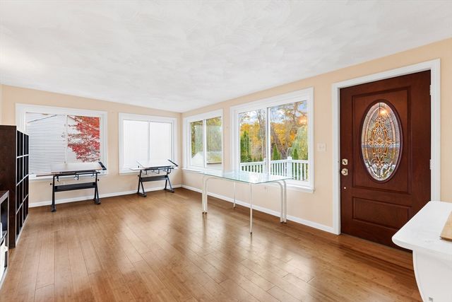 10 Apache Trl, Medford, MA 02155