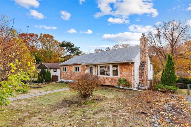 10 Apache Trl, Medford, MA 02155