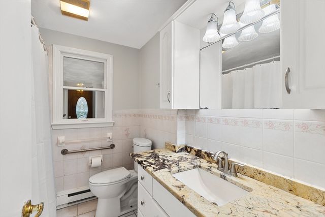 10 Apache Trl, Medford, MA 02155