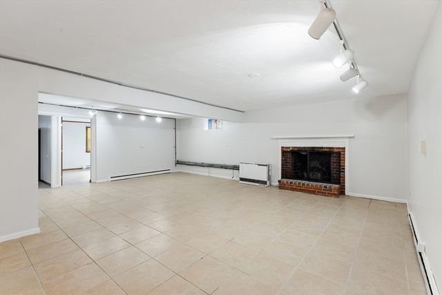 10 Apache Trl, Medford, MA 02155