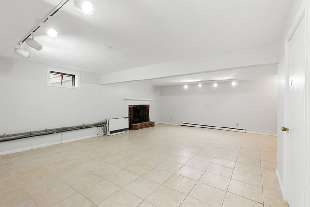 10 Apache Trl, Medford, MA 02155