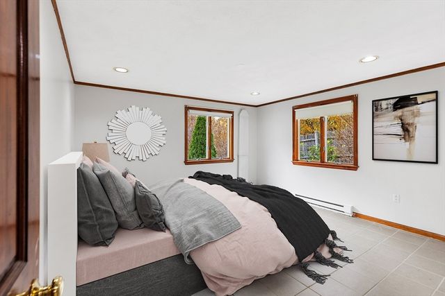 10 Apache Trl, Medford, MA 02155