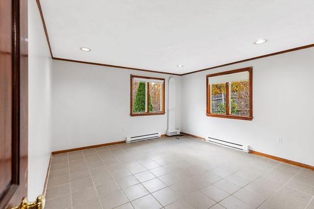 10 Apache Trl, Medford, MA 02155