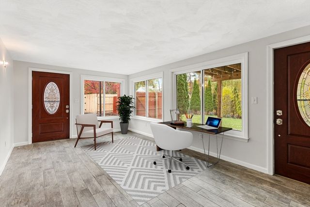 10 Apache Trl, Medford, MA 02155