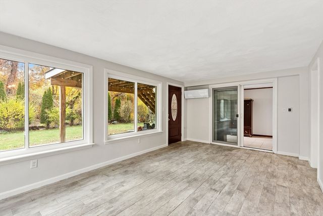 10 Apache Trl, Medford, MA 02155