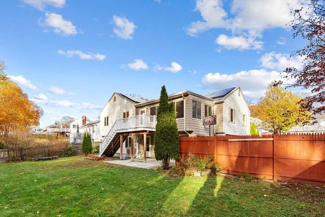 10 Apache Trl, Medford, MA 02155
