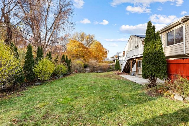 10 Apache Trl, Medford, MA 02155