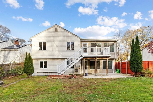 10 Apache Trl, Medford, MA 02155