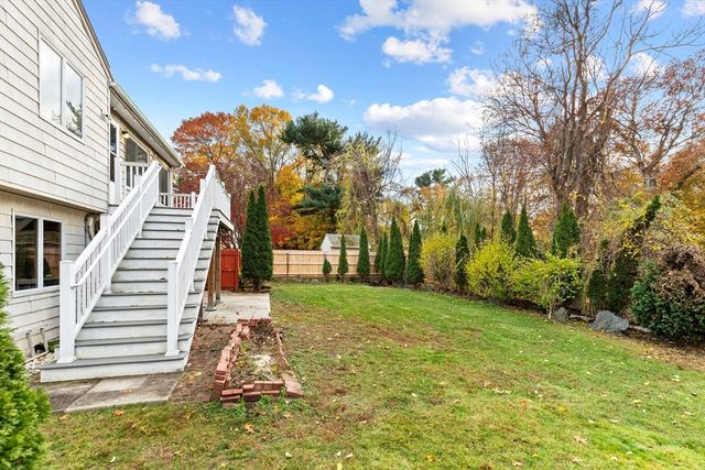 10 Apache Trl, Medford, MA 02155