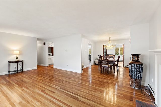 10 Apache Trl, Medford, MA 02155