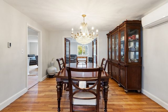 10 Apache Trl, Medford, MA 02155