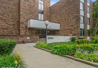3505 Lakeview Drive 105, Hazel Crest, IL 60429