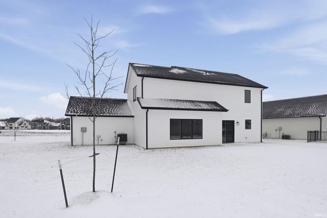 18738 Eisley Cove, Auburn, IN 46706