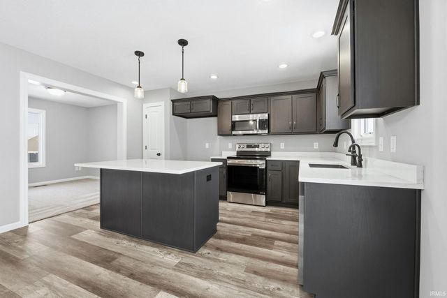 18738 Eisley Cove, Auburn, IN 46706