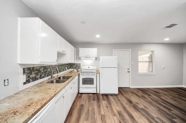 2112 Dewberry Lane, Pasadena, TX 77502