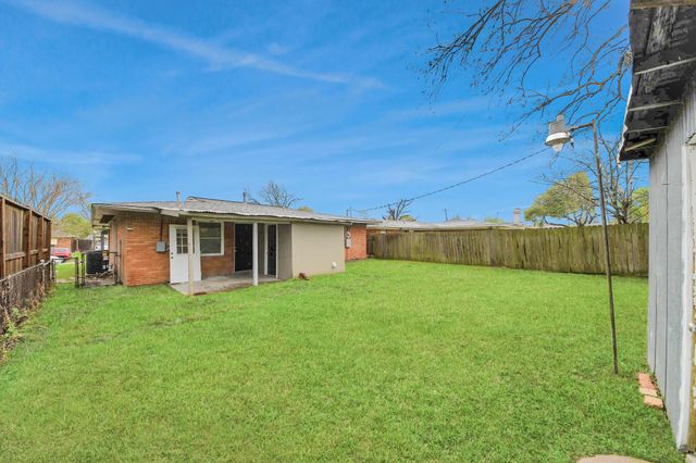 2112 Dewberry Lane, Pasadena, TX 77502