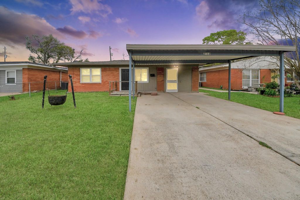 2112 Dewberry Lane, Pasadena, TX 77502