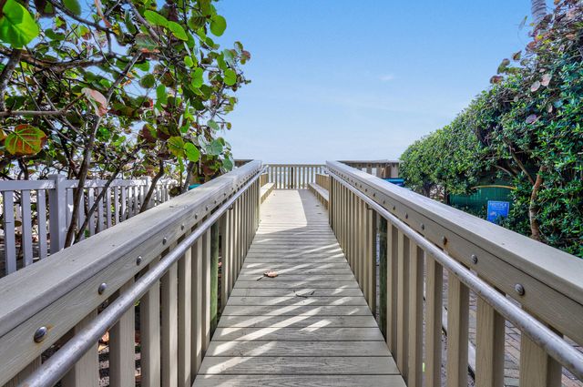 87 Lighthouse Drive, Jupiter Inlet Colony, FL 33469