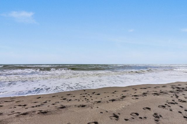 87 Lighthouse Drive, Jupiter Inlet Colony, FL 33469