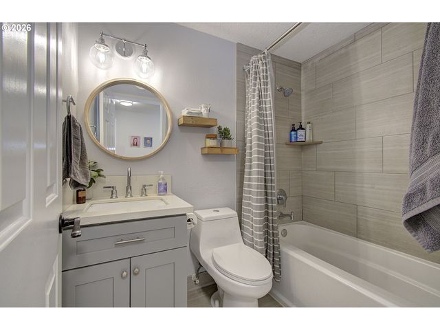 11012 Ne 36TH Ave, Vancouver, WA 98686