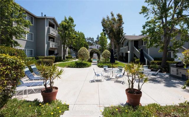 3500 S Greenville Street H4, Santa Ana, CA 92704