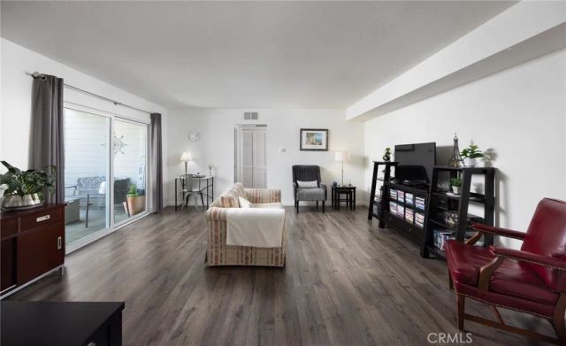 3500 S Greenville Street H4, Santa Ana, CA 92704