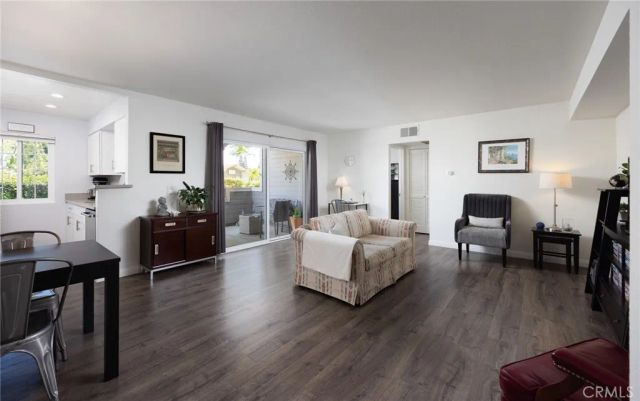 3500 S Greenville Street H4, Santa Ana, CA 92704