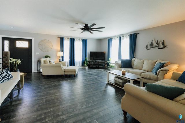 6005 W 52nd St Street, Sioux Falls, SD 57106