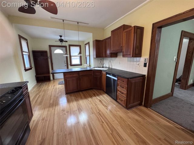 3841 Caniff Street, Hamtramck, MI 48212