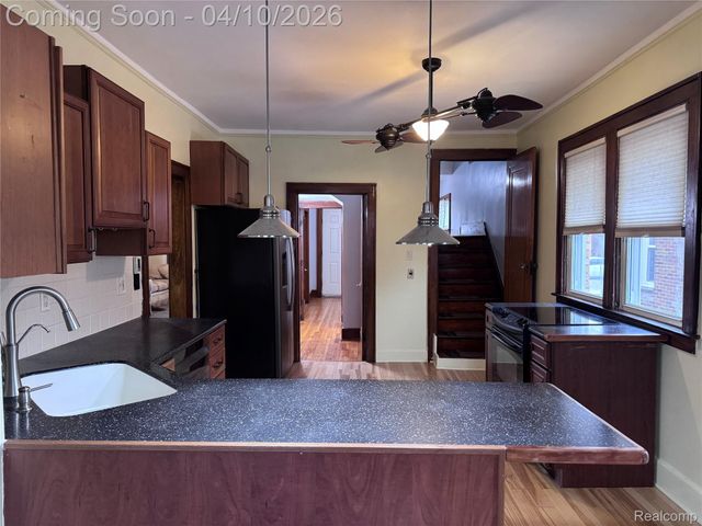 3841 Caniff Street, Hamtramck, MI 48212