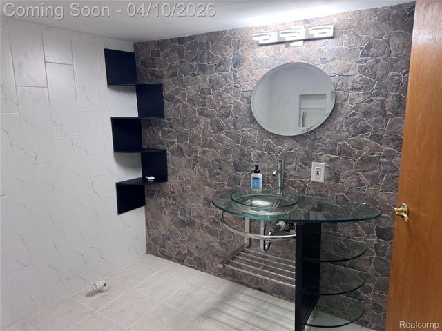 3841 Caniff Street, Hamtramck, MI 48212