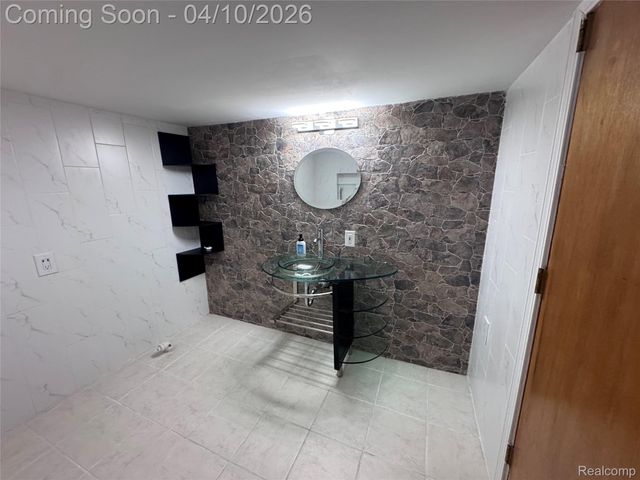 3841 Caniff Street, Hamtramck, MI 48212